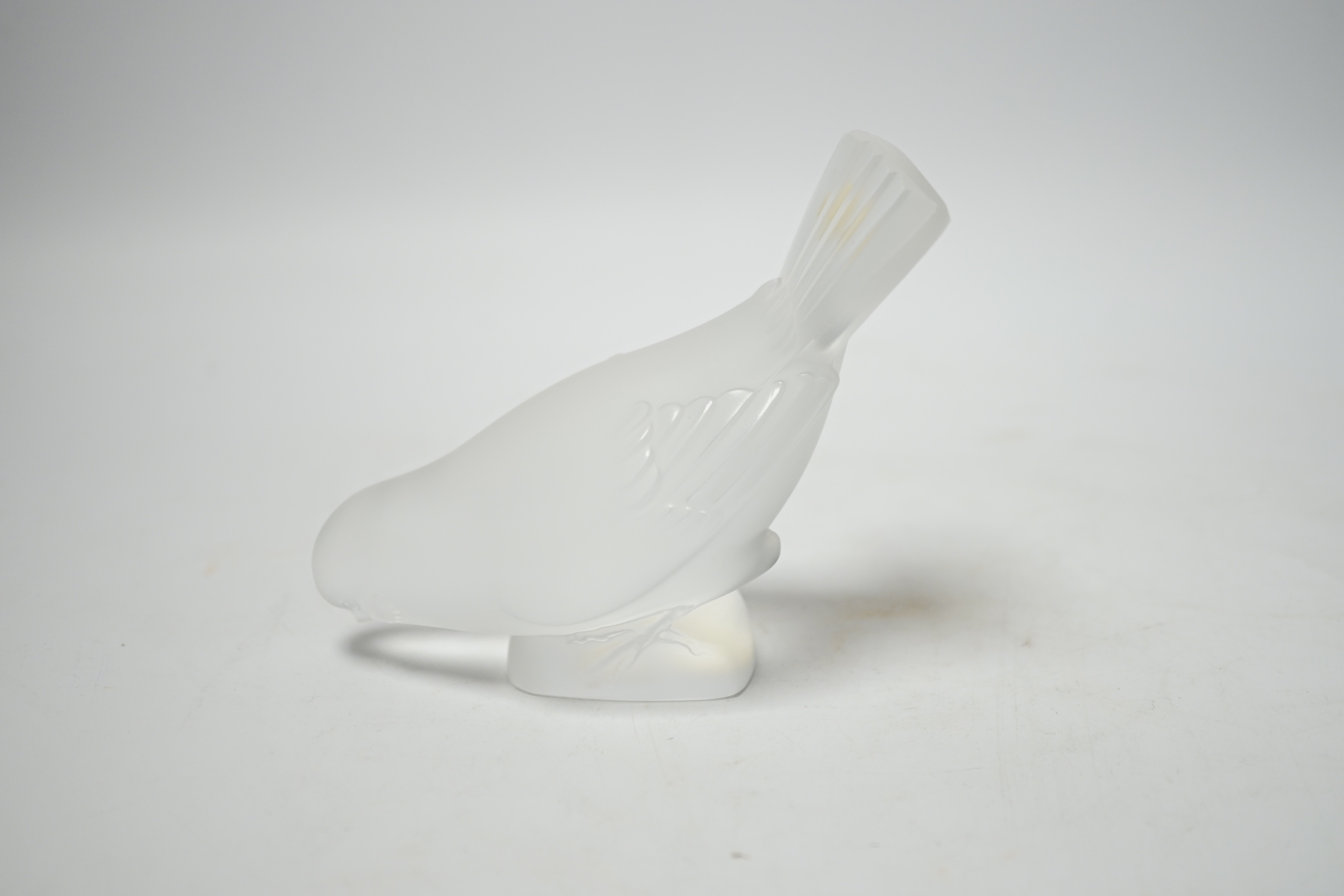 A modern Lalique frosted glass model of a bird, 10cm tall